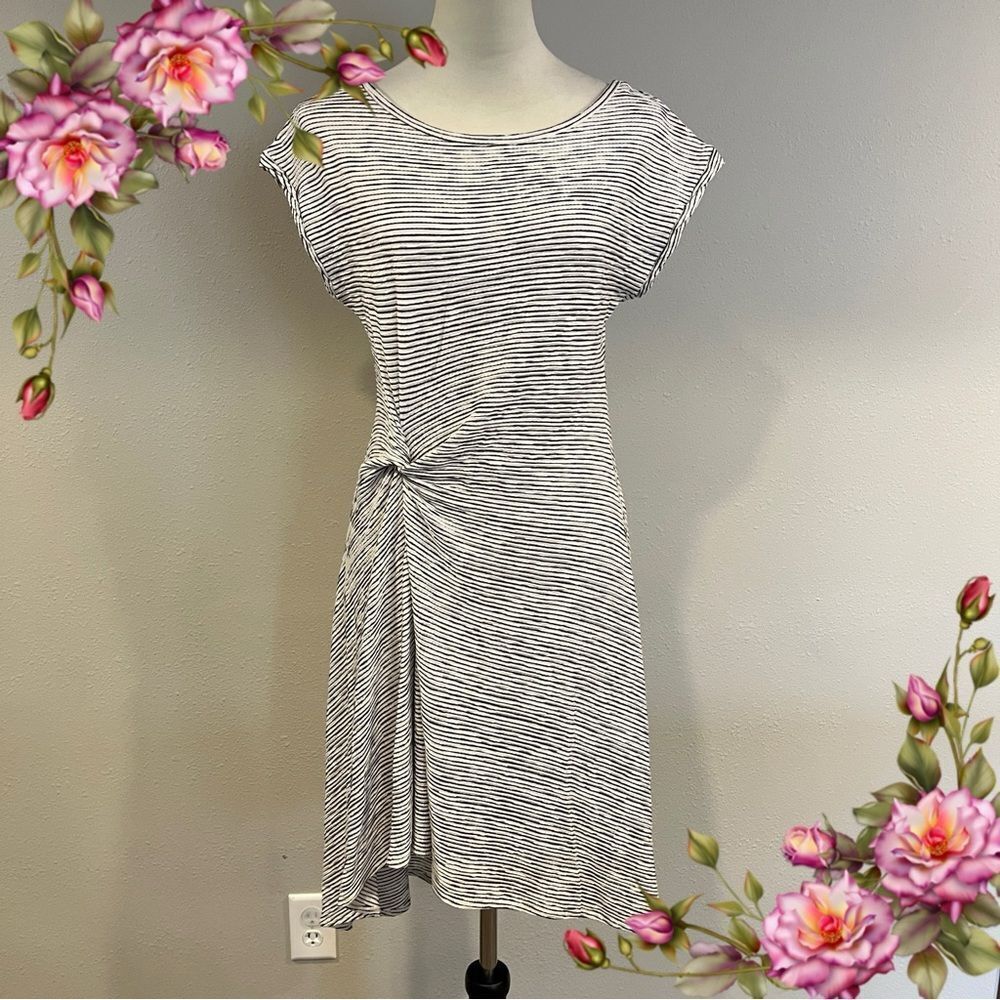 Striped cap sleeves Black and‎ White knee length casual Dress
